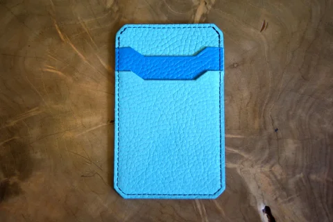 ライトブルーのカードケース