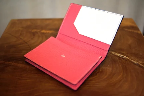 レッドの名刺入れ