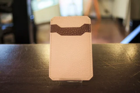 アイボリーのカードケース