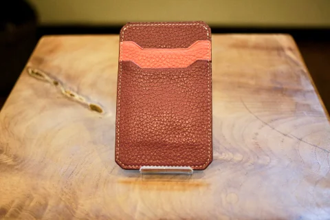 ゴールドのカードケース