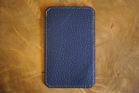 ネイビーのカードケース