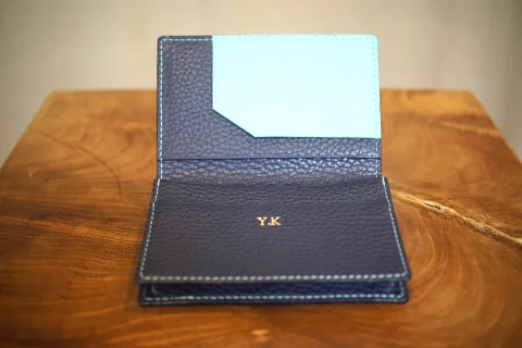 ネイビーの名刺入れ