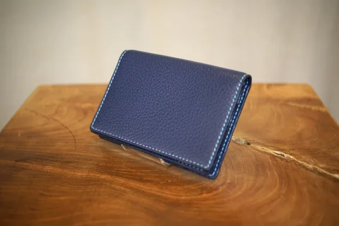 ネイビーの名刺入れ