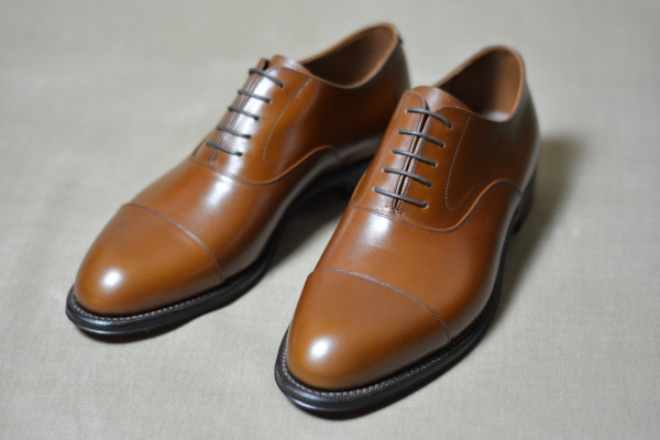 スムースレザーのキャップオックスフォード