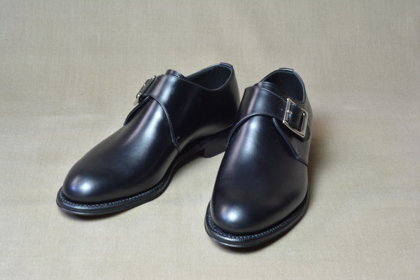 スムースレザーのプレーンシングルモンク