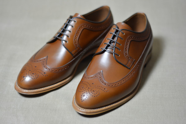 スムースレザーのフルブローグダービー